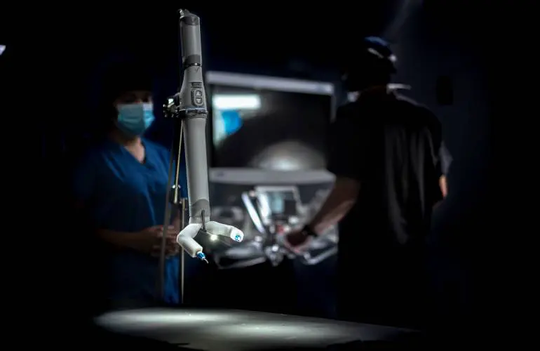 Virtual Incision Celebrates Milestone FDA Authorization for its Mini Surgical Robot