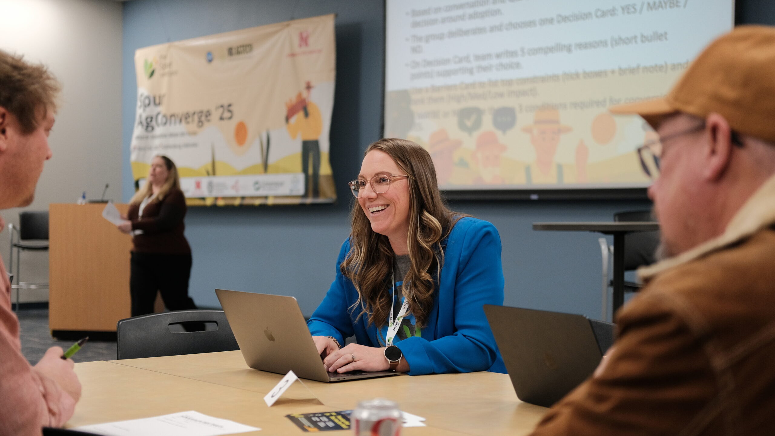 Nave Analytics Co-founder and CEO Jessi Korinek talks with Clark McPheeters during the farm tech adoption challenge. Photo by Lev Gringauz/Silicon Prairie News